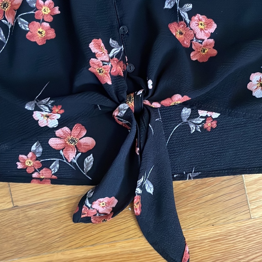 Adorable Lush shirt from Stitchfix - Picture 3 of 4
